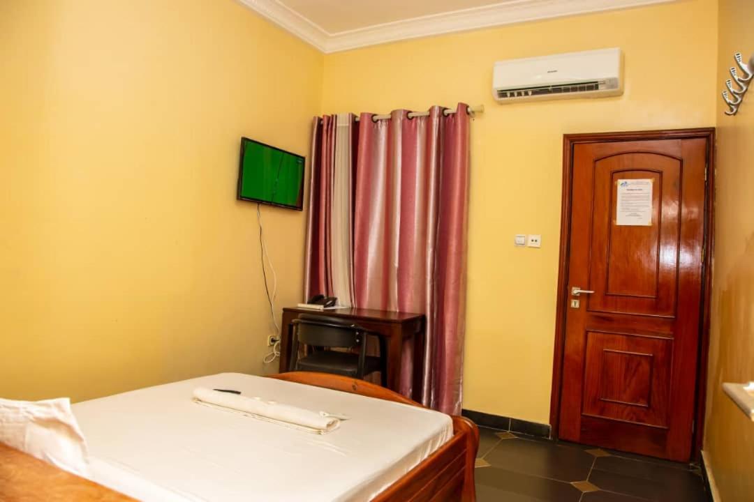 Bénin Berge hotel Cotonou Buitenkant foto
